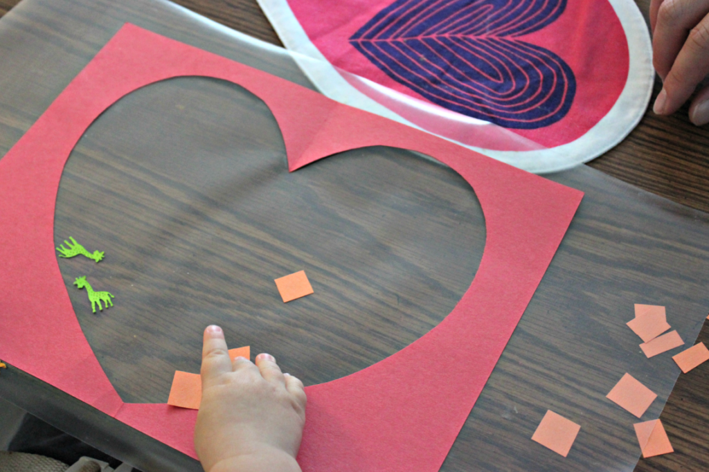 These mosaic heart placemats are a fun and easy Valentine's day craft for toddlers and preschoolers! DIY Contact paper placemats are a fun sensory activity for kids!